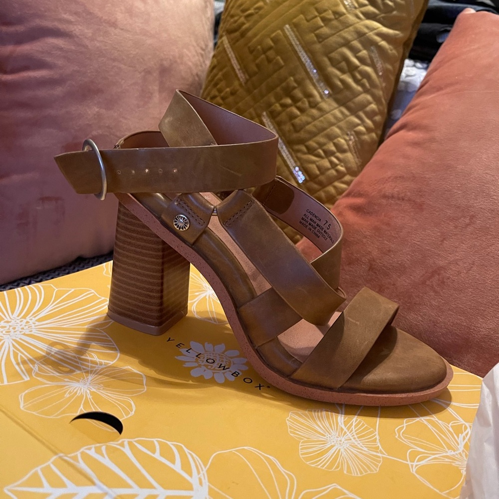 Faux Leather Sexy High Sandals - Picture 4 of 5